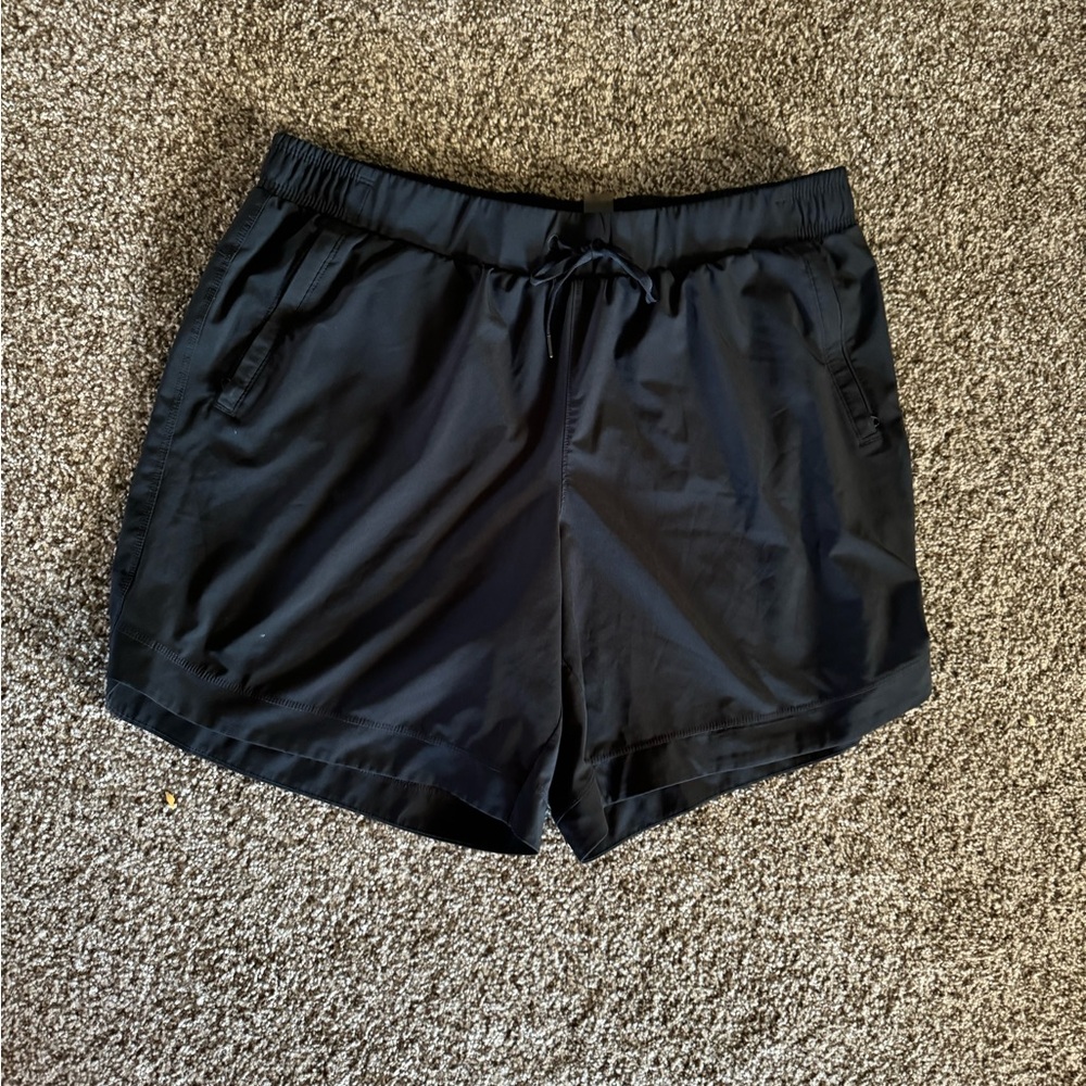 Calia by Carrie Underwood 5” shorts